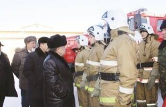 Как народному герою Казахстана приходится стоять на коленях перед акимами