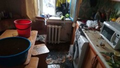 В аварийном доме в Павлодаре обвалился потолок 