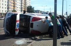 Скорая помощь перевернулась в результате ДТП в Астане