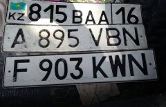  После урагана жители Семея находят по городу автомобильные госномера