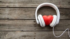 Казахстанские пользователи Spotify в 2020 году чаще всего слушали песни Скриптонита и Арианы Гранде