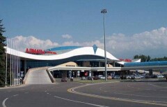 Алматинцы ответили на судебные угрозы международного аэропорта шквалом критики