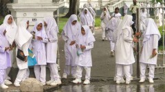 В чём ходят на занятия ученики в разных странах Азии