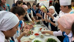 Воспитанники детского дома и школы-интерната Алматы прошли курс кулинарного мастерства