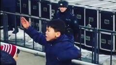 Юный болельщик "Кайрата" дирижировал фанатами на трибуне
