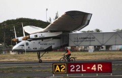 У самолёта на солнечных батареях перегрелись батареи