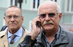 Миллиард на фастфуд Михалкову и Кончаловскому не дали