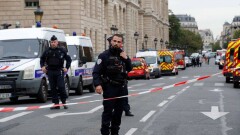 В Париже полицейский напал с ножом на коллег, четверо погибли, один ранен