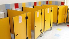 Проблема небезопасных уличных туалетов в Жамбылской области полностью решена. Часть школ лично проверил аким региона
