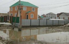 Прорыв дамбы привёл к наводнению микрорайона Актобе 