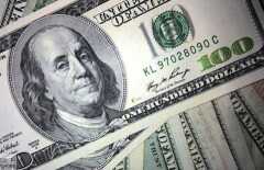 Курс доллара на бирже снова вернулся к рекордным показателям