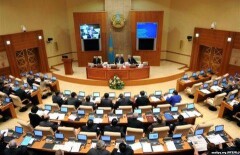 Большинство казахстанцев считает досрочные выборы в Мажилис необходимостью - опрос
