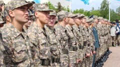 Дарига Назарбаева сократит количество контрактников и вернёт два года срочной службы