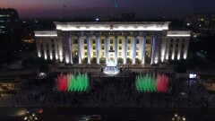 Сухие фонтаны, велодорожки и амфитеатр появились на обновлённой площади в Алматы 