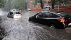 Тропический ливень в Москве: затопило дома, дороги и Госдуму