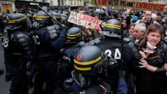 Во Франции избили журналистов, освещавших акцию против Макрона