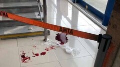 Полицейского, который прострелил ногу женщине в аэропорту Атырау, уволили