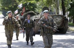 Украинские военные начали отвод вооружений в Луганской области