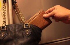 Пресс-секретаря "Казахтелекома" обокрали в элитном салоне Астаны
