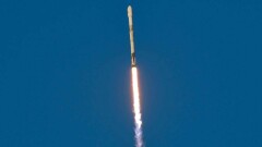 SpaceX запустила ракету Falcon 9 с десятью спутниками