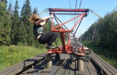 Удар током в 27 000 вольт получила десятиклассница из Костаная