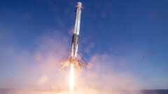 Успешную посадку использованной ракеты SpaceX показали на видео