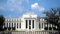ФРС США впервые с 2008 года снизила базовую ставку