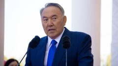 Назарбаев отчитал "гоняющих бумагу" министров 