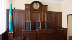 В Костанае отложили суд над полицейскими, которые грозили отрезать пальцы женщине 