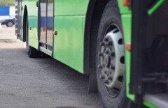 В Актобе девушка выпала из движущегося автобуса 