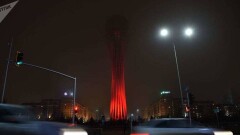 Байтерек на шесть часов стал красным по инициативе ВОЗ