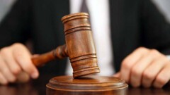 Жительниц Актобе оштрафовали за драку во время суда над создателем финансовой пирамиды