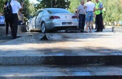 В Сети появилось видео наезда депутата на памятник Маншук Маметовой в Уральске