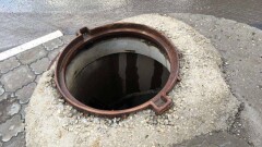 Более 300 люков с замками установят в столичном районе Байконур