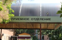 В Алматы легковушка не пропустила школьный автобус, в результате чего пострадали дети