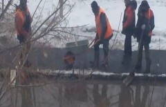 Столичные коммунальщики буквально носят воду решетом