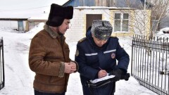Частный сектор Астаны после гибели пяти девочек при пожаре обходят сотрудники КЧС