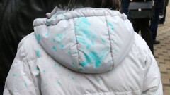 Пассажирка, которую костанайский таксист заставил умыться зелёнкой, не явилась в суд
