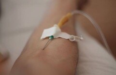 Пострадавший в ходе теракта в Актобе военнослужащий пришёл в себя