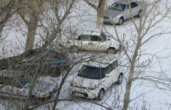 Парковаться на детских площадках разрешили водителям в Степногорске