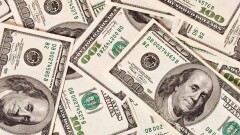 Доллар на бирже подорожал до 384 тенге