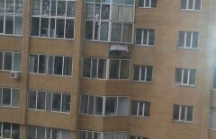 В обрушении балкона в многоэтажке Астаны обвинили застройщика
