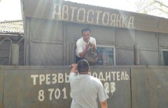Угрожающему взорвать дом в Астане пошли навстречу и временно отменили выселение