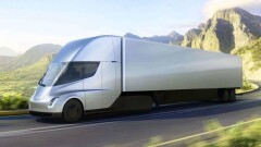 Илон Маск сообщил о первой дальней поездке беспилотных грузовиков Tesla