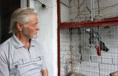 Учёный из Усть-Каменогорска отдал квартиру редким попугаям