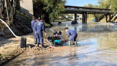 Авария на теплотрассе в Алматы: дорогу залило горячей водой, пострадал человек