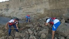 Часть берега обвалилась на Алаколе. Под завалами погибла 17-летняя девушка