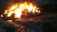 В Усть-Каменогорске медотходы сжигали на пустыре возле жилых домов