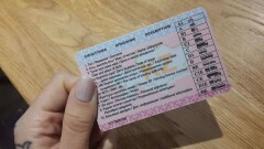 Казахстанским водителям могут разрешить не носить права с собой
