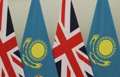 На ломаном казахском и русском языках поздравили британские дипломаты казахстанок с 8 Марта